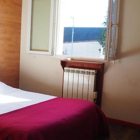 Hotel Le Logis De La Garenne Morestel Esterno foto