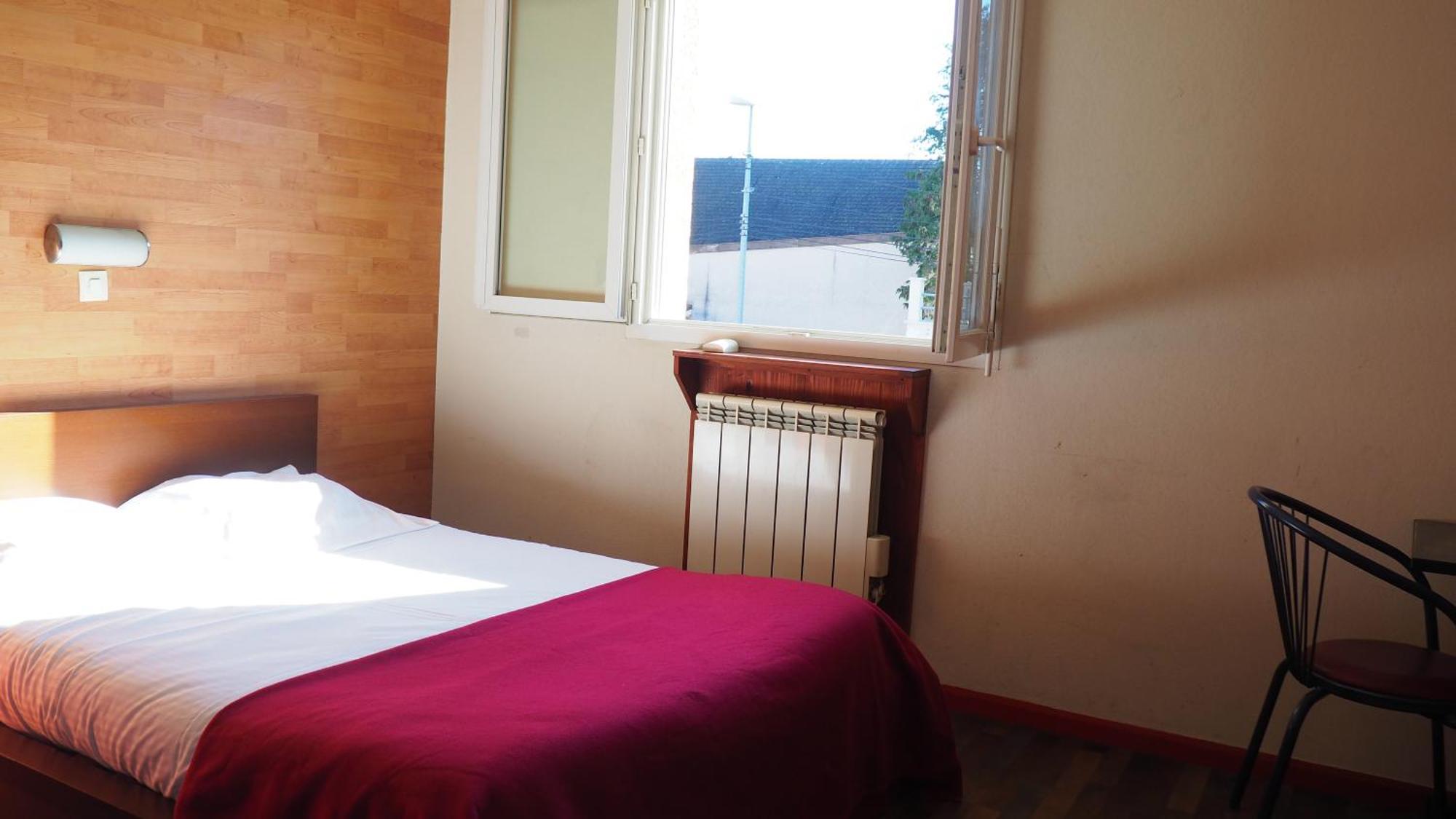Hotel Le Logis De La Garenne Morestel Esterno foto