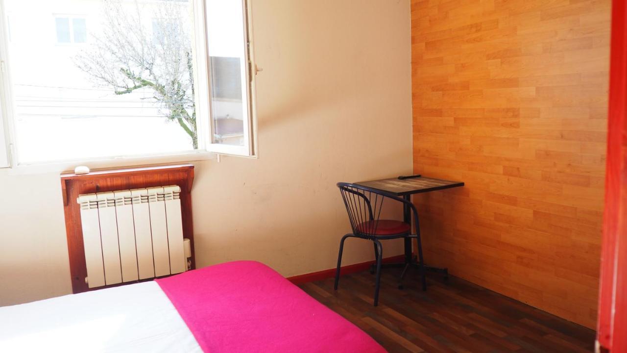 Hotel Le Logis De La Garenne Morestel Esterno foto