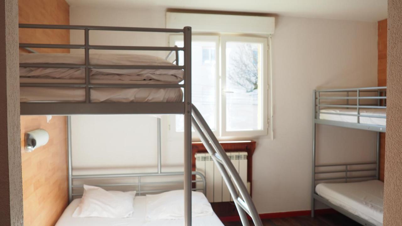 Hotel Le Logis De La Garenne Morestel Esterno foto
